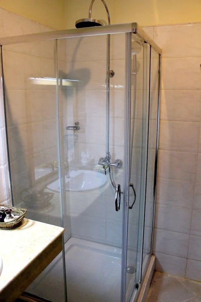 Hotel Mindhama Γιανγκόν 2*,